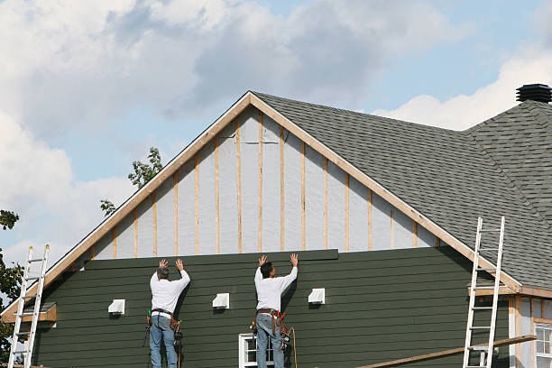 Professional Siding technician working in Woodbury, PA